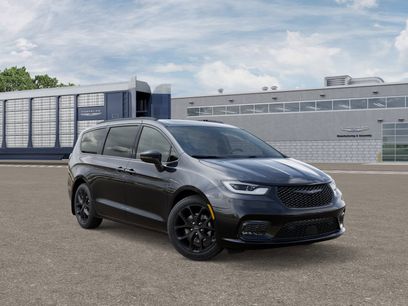 New 2026 Chrysler Pacifica Limited w/ S Appearance Package