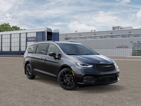 New 2026 Chrysler Pacifica Limited w/ S Appearance Package image 1