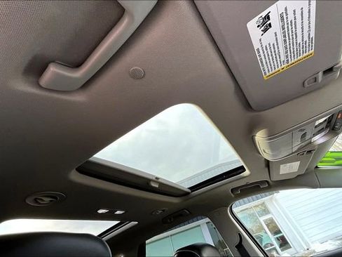 Used 2019 Buick Enclave Avenir w/ Avenir Technology Package image 17