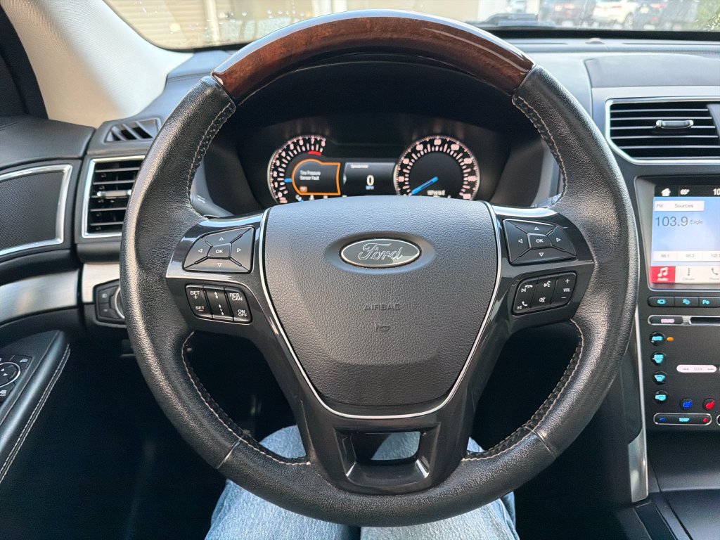Used 2017 Ford Explorer Platinum AWD/4WD image 14