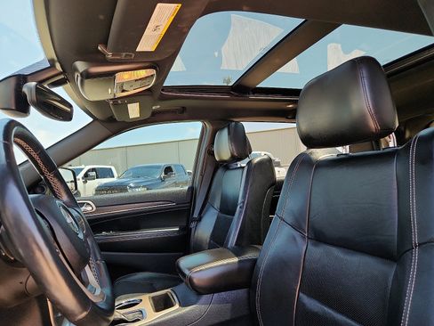Used 2017 Jeep Grand Cherokee Limited w/ Luxury Group II RWD image 11