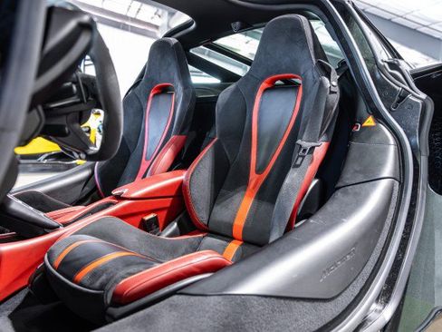 Used 2018 McLaren 720S Performance RWD image 10