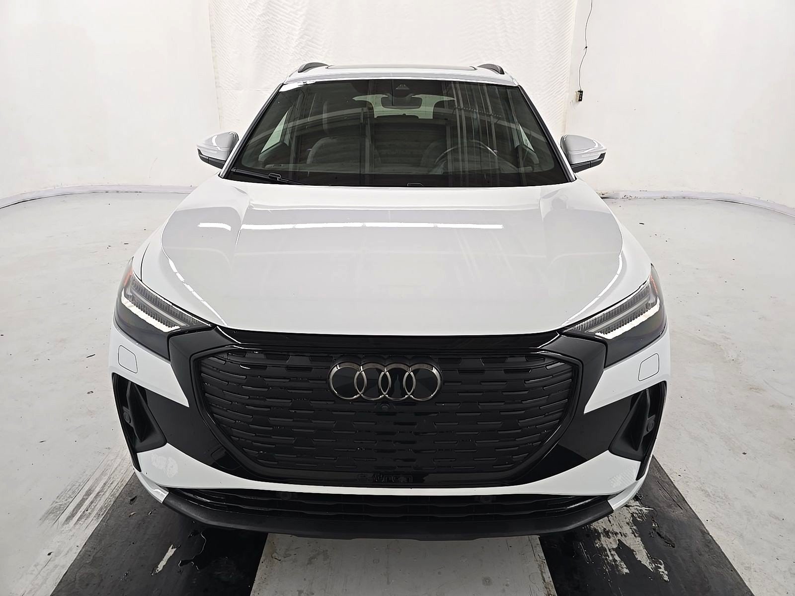 Used 2023 Audi Q4 e-tron Prestige AWD/4WD image 2