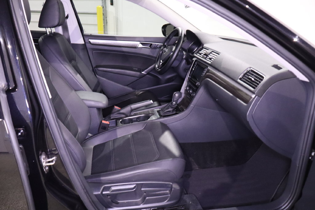 Used 2018 Volkswagen Passat 2.0T SE FWD image 31