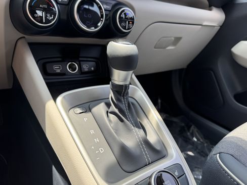 New 2025 Hyundai Venue Limited image 37