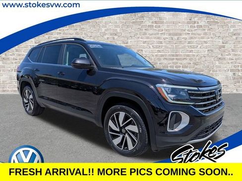 Certified 2025 Volkswagen Atlas SE FWD image 1