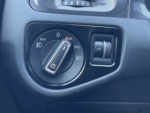 Used 2017 Volkswagen GTI SE image 19