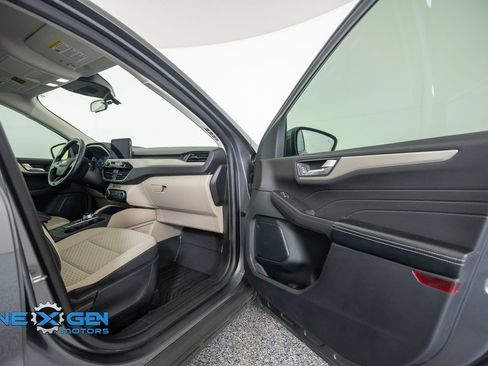 Used 2021 Ford Escape SE FWD image 40