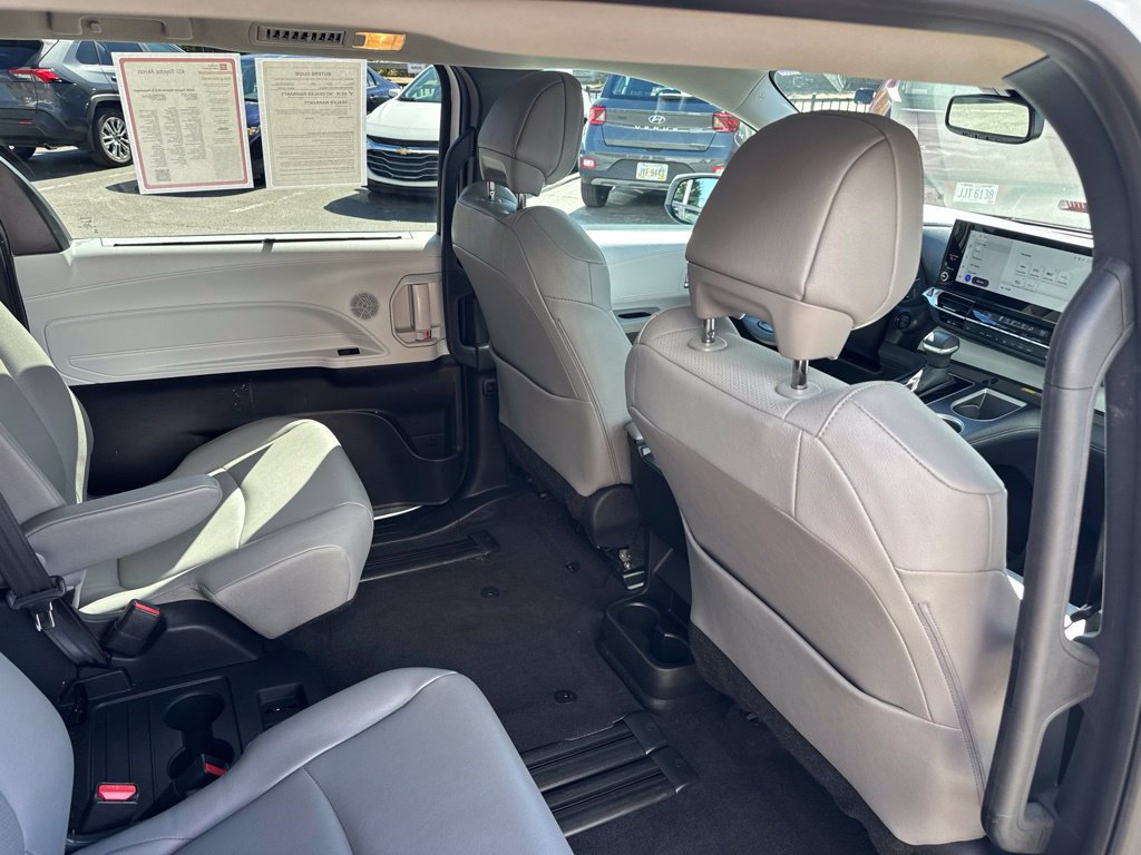 Certified 2026 Toyota Sienna XLE FWD image 33