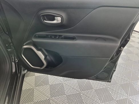 Used 2023 Jeep Renegade Latitude w/ Premium Group AWD/4WD image 34