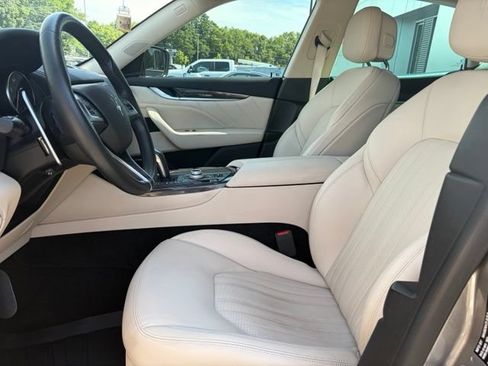 Used 2022 Maserati Levante Modena AWD/4WD image 11