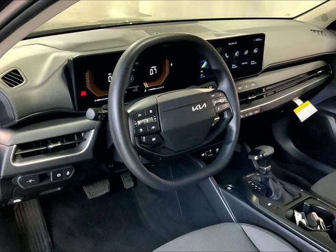 Used 2025 Kia K4 LXS image 17