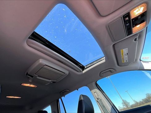 Used 2019 Honda Pilot Touring image 12