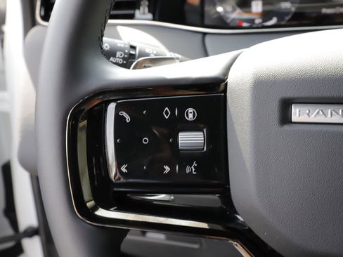 Certified 2025 Land Rover Range Rover Evoque Dynamic SE AWD/4WD image 20