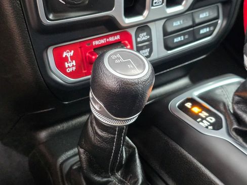 Used 2025 Jeep Wrangler Unlimited Rubicon image 35