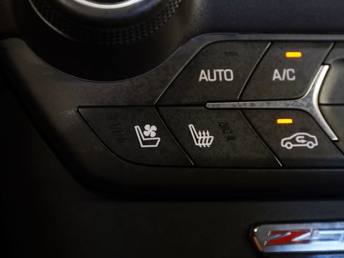 Used 2018 Chevrolet Corvette Z06 RWD image 19