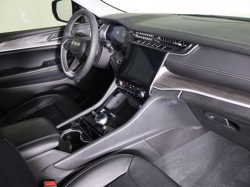 Used 2023 Jeep Grand Cherokee L Limited w/ Luxury Tech Group II image 34