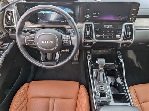 Used 2023 Kia Sorento SX Prestige image 10