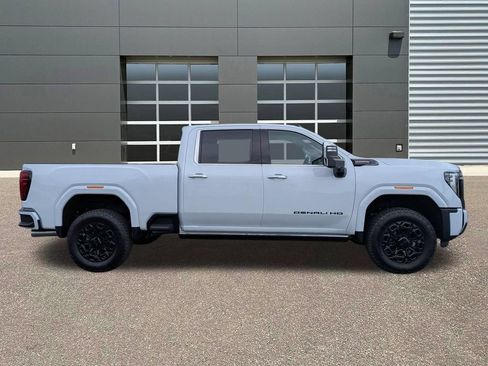 New 2026 GMC Sierra 3500 Denali Ultimate w/ LPO, Black Badging Package AWD/4WD image 4
