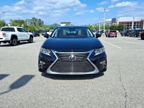 Used 2016 Lexus ES 350 w/ Luxury Package w/Wood Trim FWD image 10