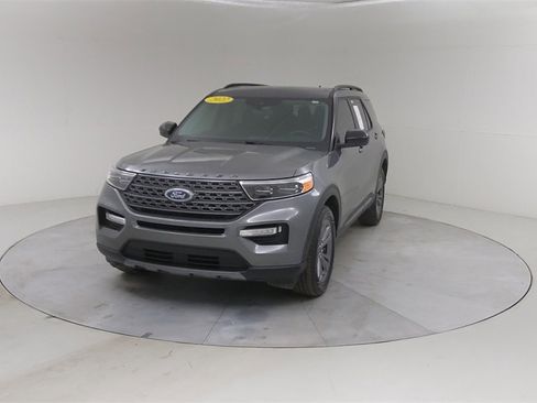 Certified 2022 Ford Explorer XLT w/ Equipment Group 202A image 10