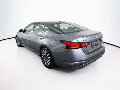 Used 2024 Nissan Altima 2.5 SV image 5