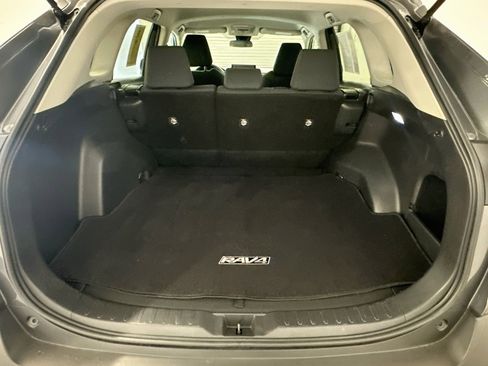 Used 2022 Toyota RAV4 LE w/ Carpet Mat Package (TMS) AWD/4WD image 29