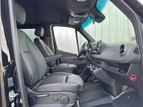 Used 2024 Mercedes-Benz Sprinter 2500 image 15