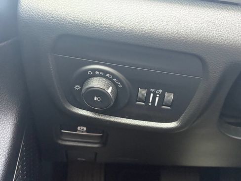 Used 2025 Jeep Grand Cherokee Limited w/ Luxury Tech Group II RWD image 41
