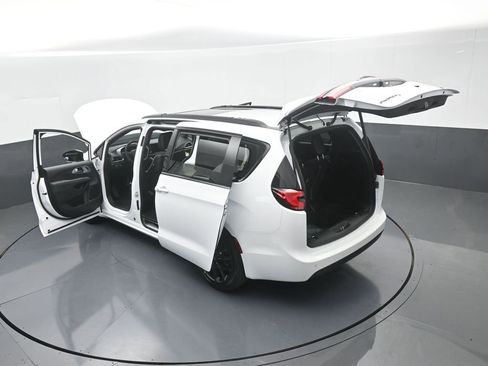 New 2026 Chrysler Pacifica Limited w/ S Appearance Package image 61