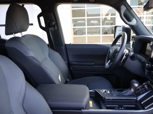 Used 2026 Lexus GX 550 w/ Accessory Package (2T) AWD/4WD image 9