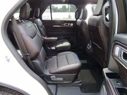 Certified 2025 Ford Explorer Platinum w/ Ultimate Package AWD/4WD image 24
