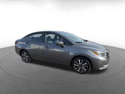 Used 2025 Nissan Versa SV image 2