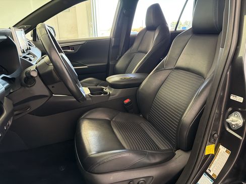 Used 2020 Toyota RAV4 XSE w/ XSE Grade Weather Package AWD/4WD image 5