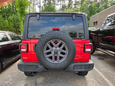 Used 2025 Jeep Wrangler Unlimited Sport AWD/4WD image 4