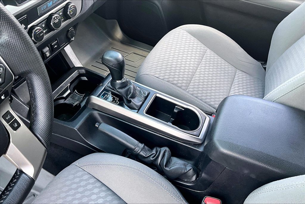 Used 2022 Toyota Tacoma SR5 w/ Technology Package AWD/4WD image 19
