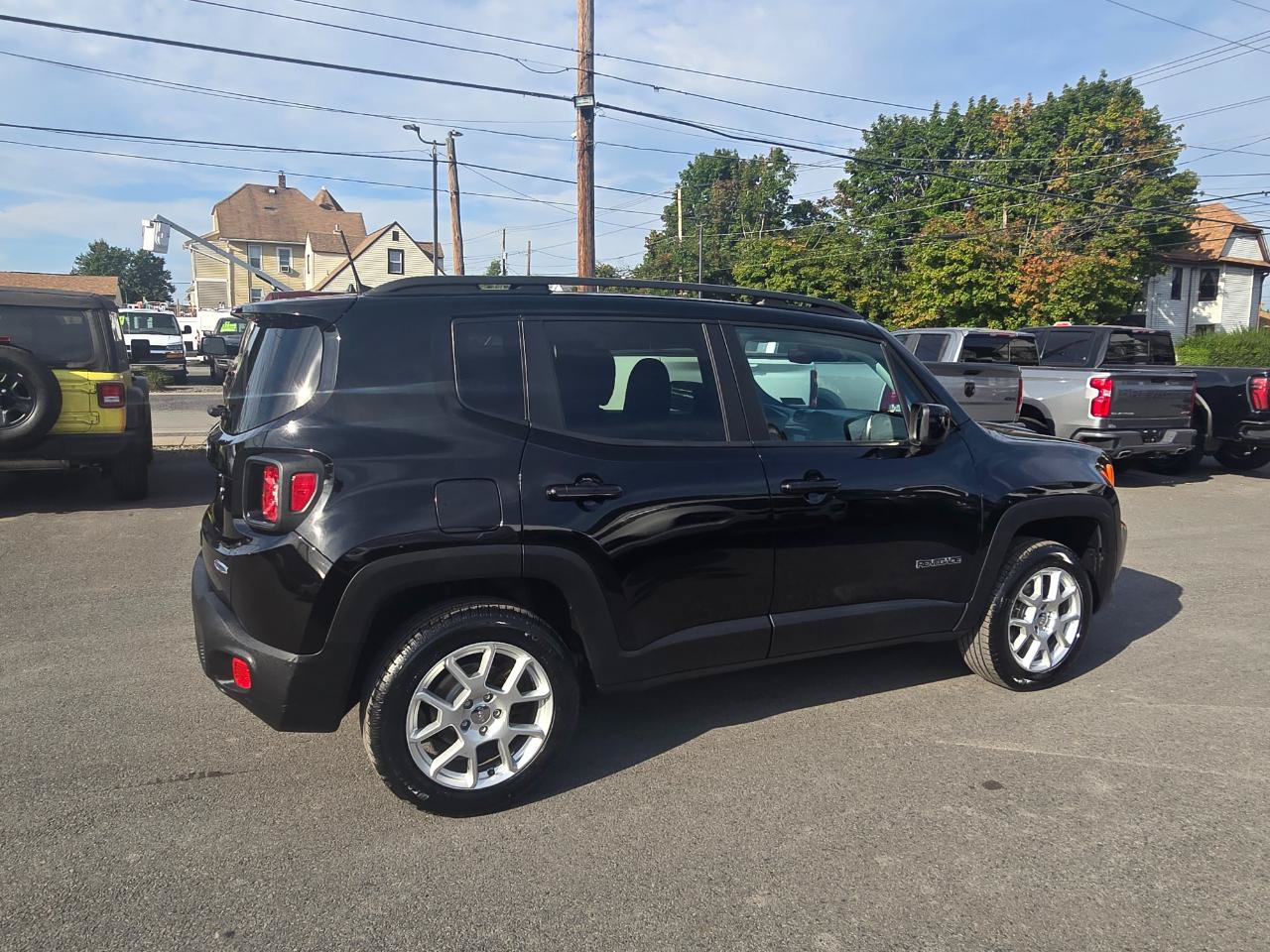 Used 2019 Jeep Renegade Latitude AWD/4WD image 5
