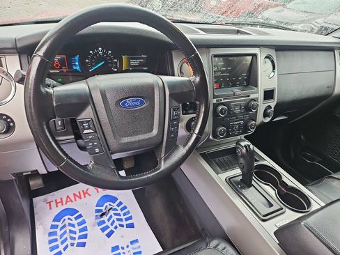 Used 2017 Ford Expedition XLT w/ Equipment Group 202A AWD/4WD image 12