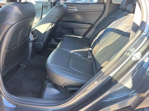 Used 2024 Kia Sportage EX image 6