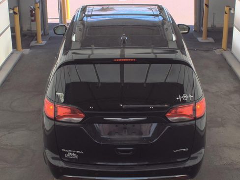 Used 2017 Chrysler Pacifica Limited w/ UConnect Theater Package FWD image 7