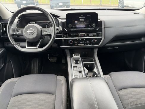 Used 2025 Nissan Pathfinder SV FWD image 14