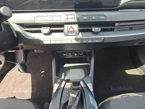 Used 2025 Kia K4 FWD image 12