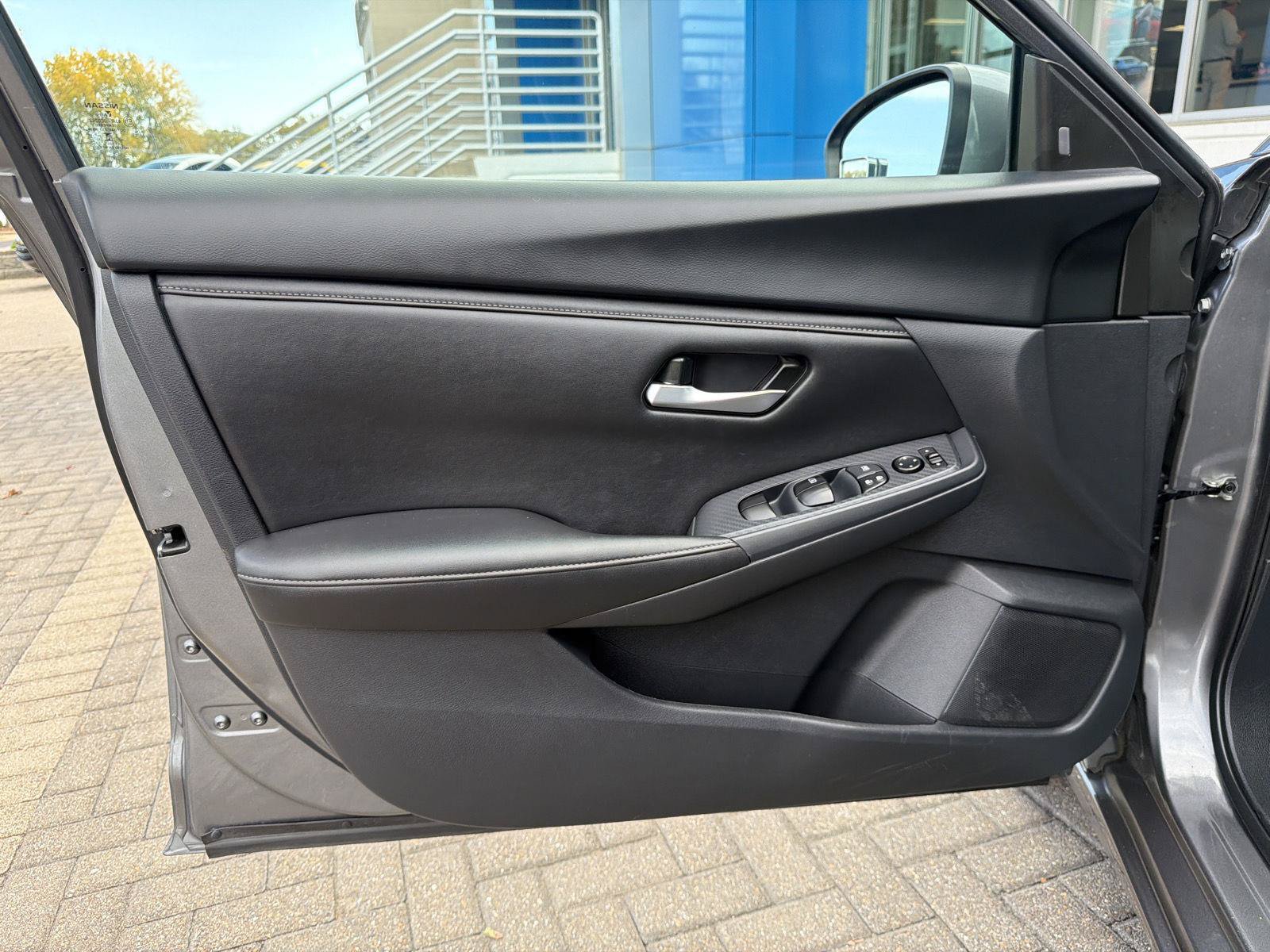 Used 2024 Nissan Sentra SV FWD image 12