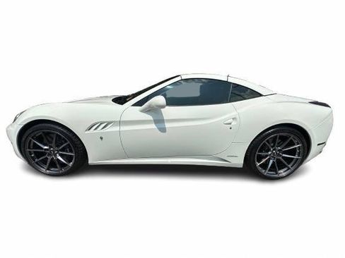 Used 2014 Ferrari California RWD image 2
