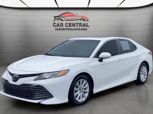 Used 2018 Toyota Camry LE w/ Moonroof Package image 2