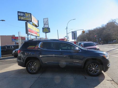 Used 2019 GMC Acadia SLT image 9