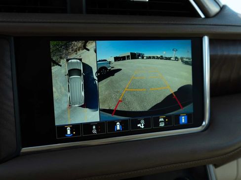 Used 2022 GMC Yukon XL Denali w/ Advanced Technology Package image 26