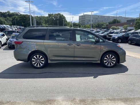 Used 2020 Toyota Sienna LE AWD/4WD image 7