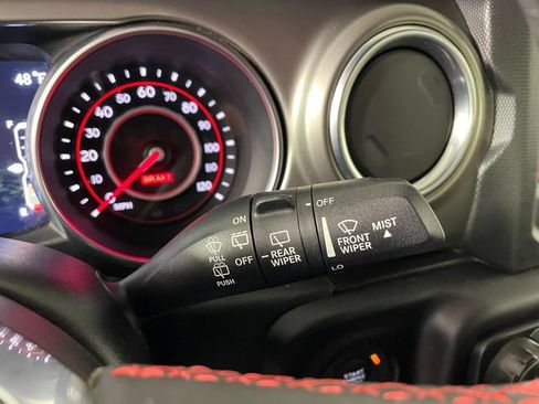 Used 2019 Jeep Wrangler Rubicon w/ Cold Weather Group AWD/4WD image 12