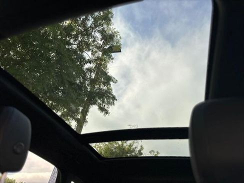 Used 2017 Jaguar F-PACE Premium image 14